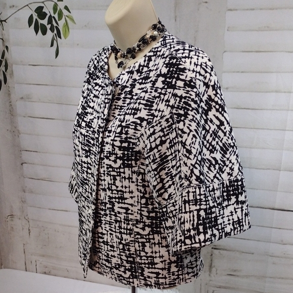 Kenneth Cole Reaction Monochrome Patterned Blazer Size 2 - Picture 4 of 10